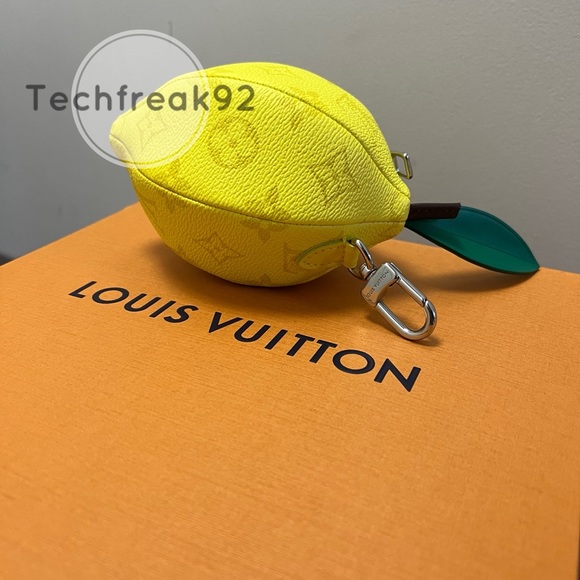 Louis Vuitton Lemon Pouch 🍋 - Picture 2 of 3